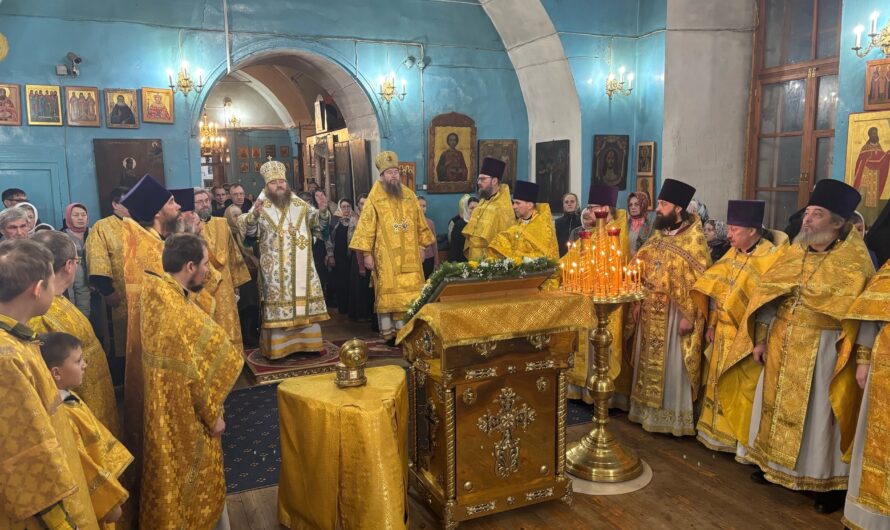 Архиерейское богослужение 21 декабря 2024 года, в день празднования святителю Николаю, архиепископу Мирликийскому