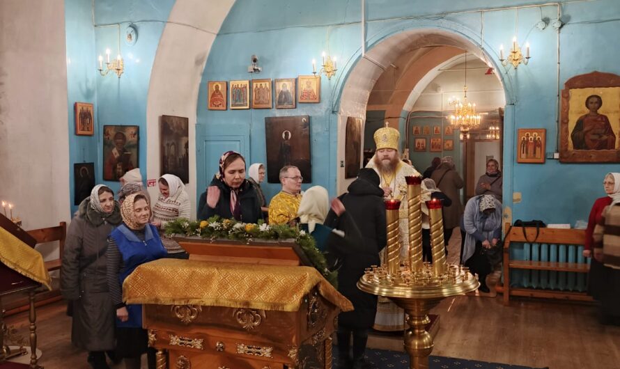 Преосвященнейший Петр, епископ Кудымкарский и Верещагинский совершил Всенощное бдение в Свято-Никольском кафедральном соборе г. Кудымкара