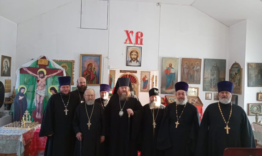 Архиерейское богослужение в храме иконы Божией Матери «Нечаяная Радость» поселка Майкор