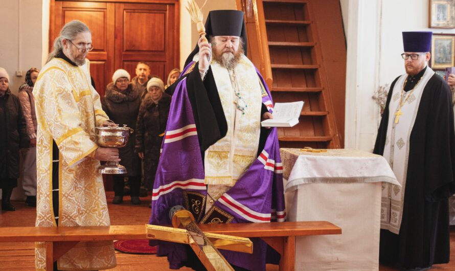 В храме святителя Тихона епископа Амафунтского с. Карагай был совершен чин освящения накупольного креста