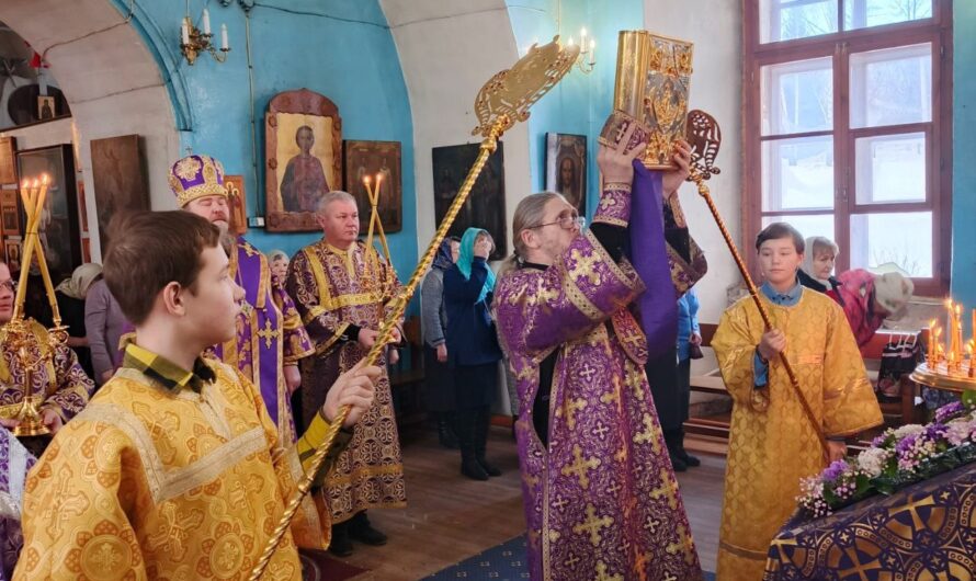 Архиерейская Божественная Литургия в Никольском кафедральном соборе г. Кудымкара
