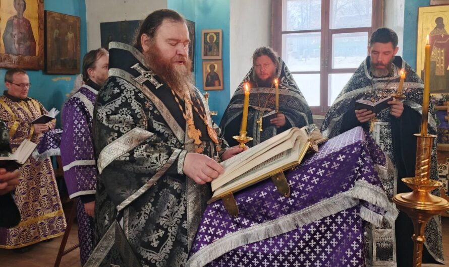 Архиерейское вечернее богослужение с чтением акафиста Святым Страстям Христовым