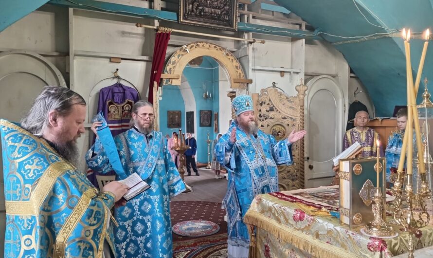 Архиерейское богослужение в день празднования иконы Матери Божией «Достойно есть»