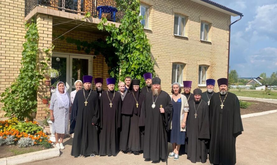 Совещание благочинных по церковной благотворительности и социальному служению прошло в Свято-Лазаревском женском монастыре