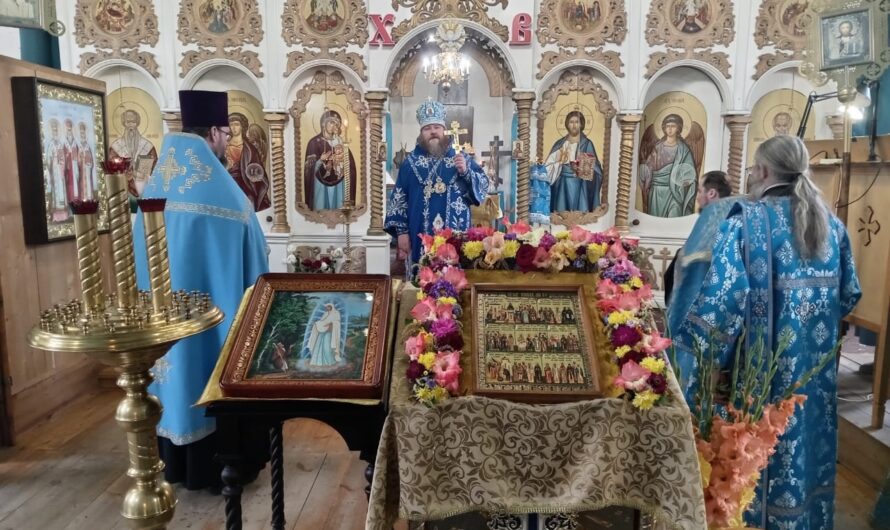 Епископ Петр совершил вечернее богослужение в Никольском кафедральном соборе г. Кудымкара