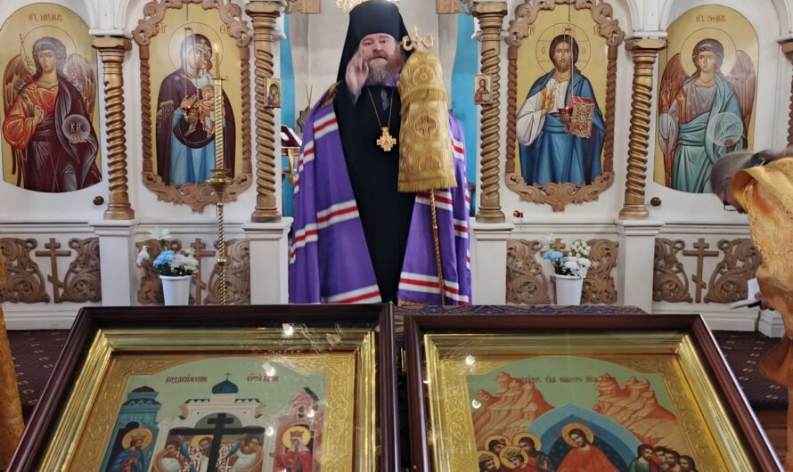 Епископ Петр возглавил Божественную литургию в Никольском кафедральном соборе г. Кудымкара