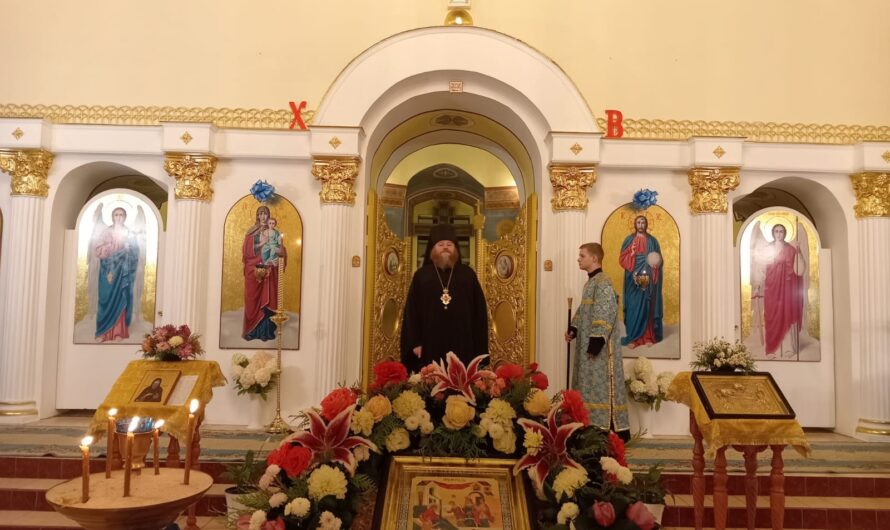 Архиерейское богослужение в Оханске