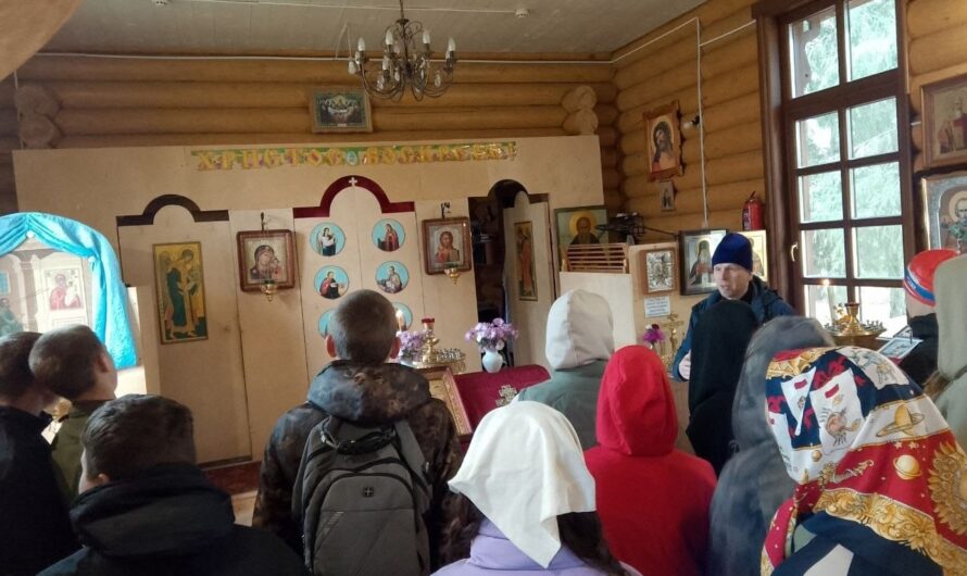 Учащиеся МБОУ НККК им. Атамана Ермака посетили храм в честь иконы Пресвятой Богородицы «Нечаянная Радость» в поселке Новоильинском.