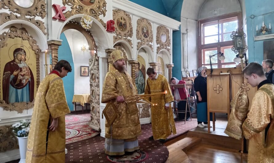 Владыка Петр совершил Божественную литургию в Никольском кафедральном соборе г. Кудымкара