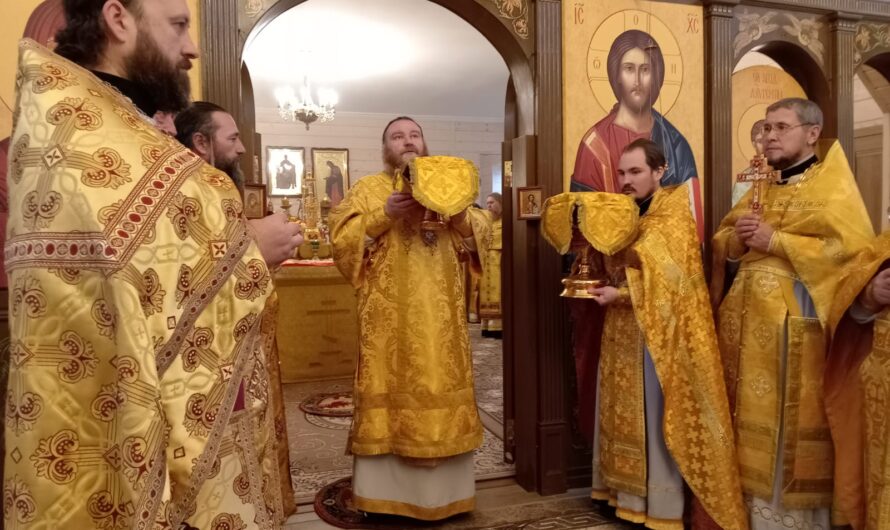 Архиерейское богослужение в день памяти святителя Петра, митрополита Московского