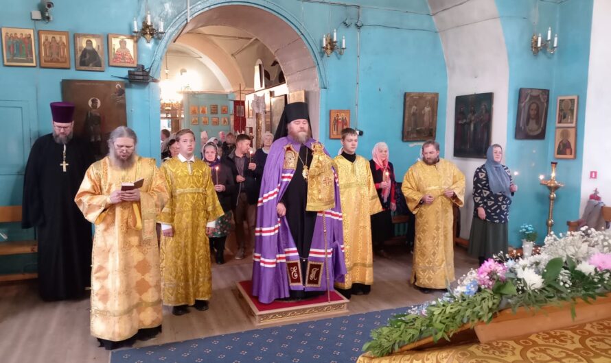 Епископ Петр совершил Божественную литургию в Никольском кафедральном соборе г. Кудымкара