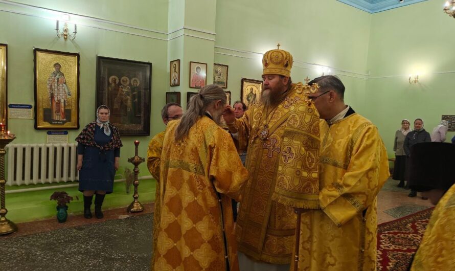Епископ Петр совершил вечернее богослужение в храме Александра Невского г. Нытва
