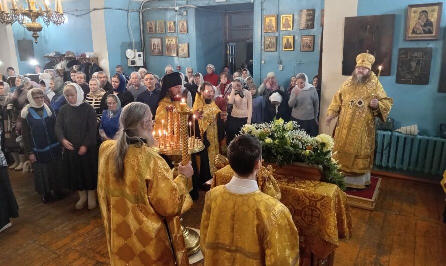 Епископ Петр совершил бдение в Никольском кафедральном соборе Кудымкара