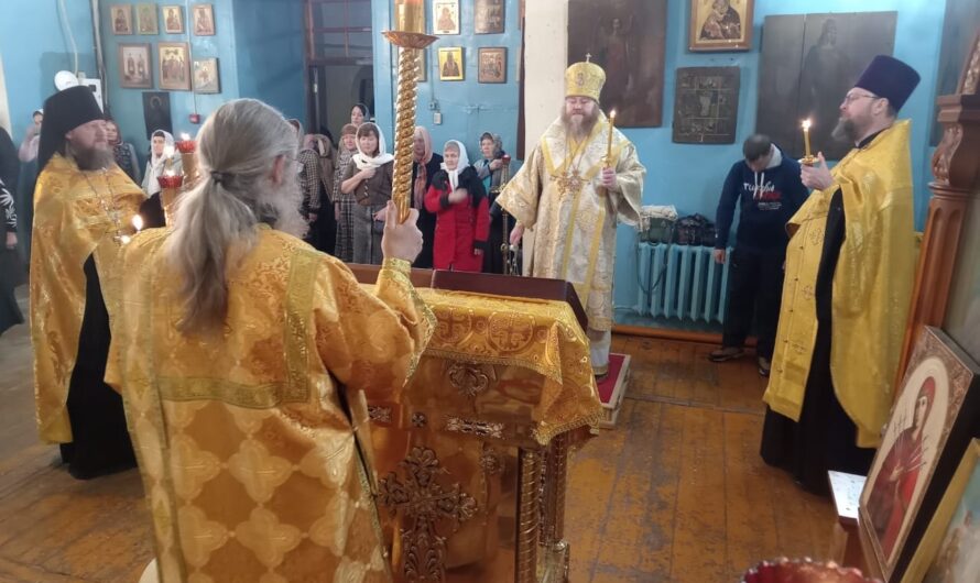 Епископ Петр совершил вечернее богослужение в канун Недели 25-й по Пятидесятнице