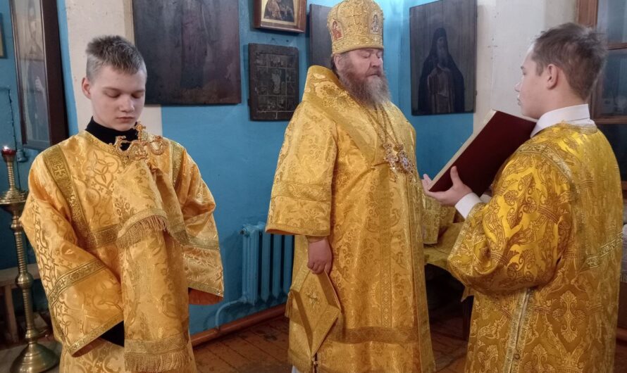 Архипастырь совершил Божественную литургию в день памяти святителя Петра, митр. Киевского, Московского и всея Руси, чудотворца