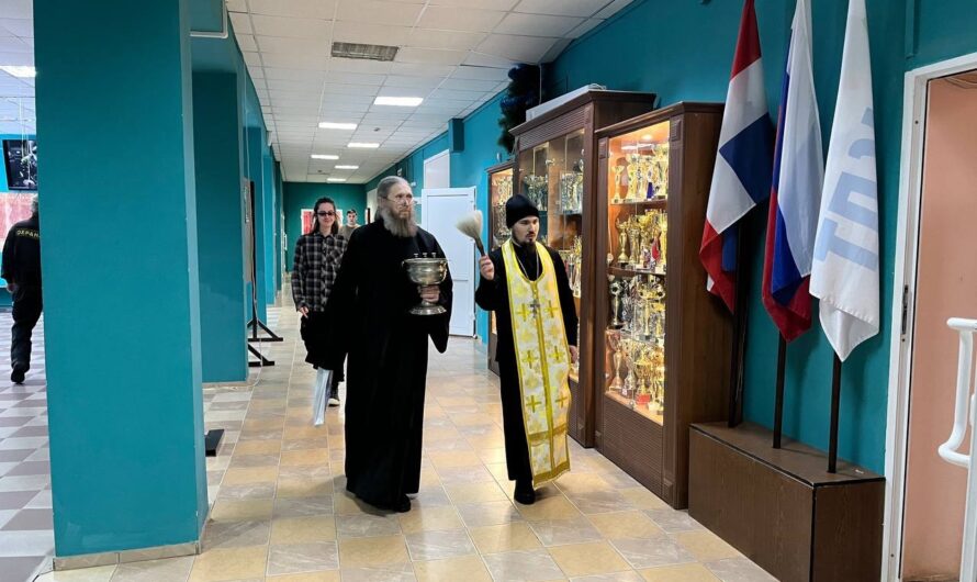 Священник посетил средние учебные заведения г. Кудымкара