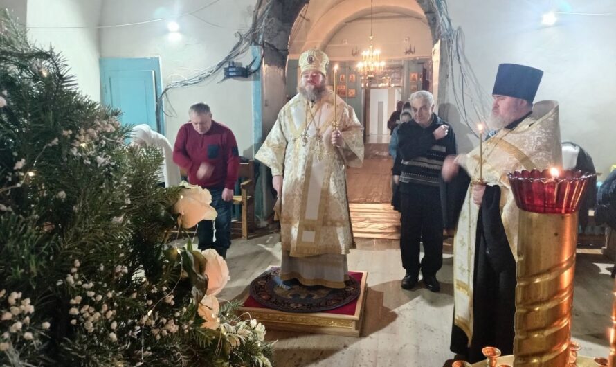 Епископ Петр совершил воскресное бдение Недели по Рождестве Христовом.