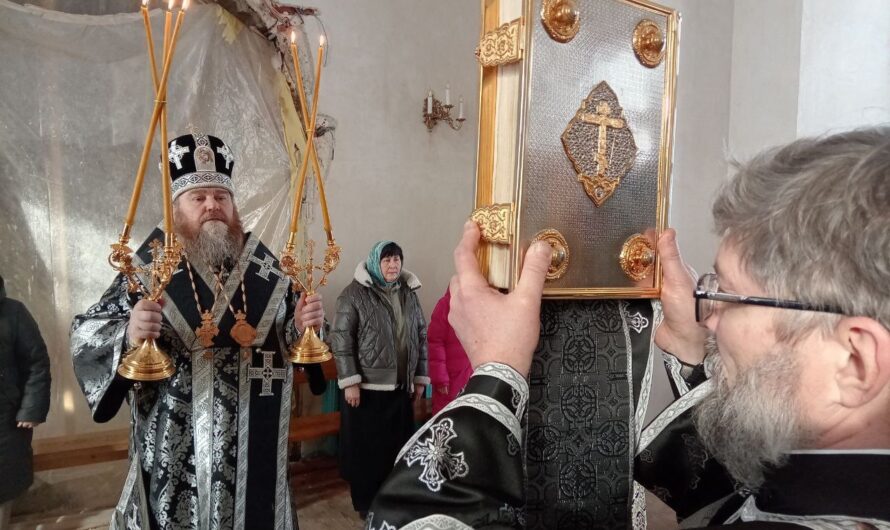 В среду первой седмицы Великого поста епископ Петр совершил литургию Преждеосвященных Даров.