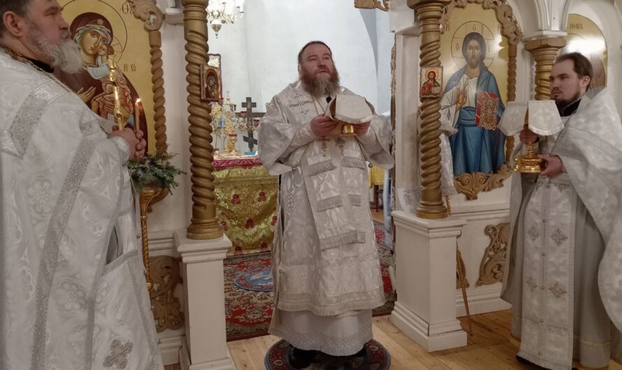 В день Вселенской родительской субботы епископ Петр совершил Литургию и панихиду