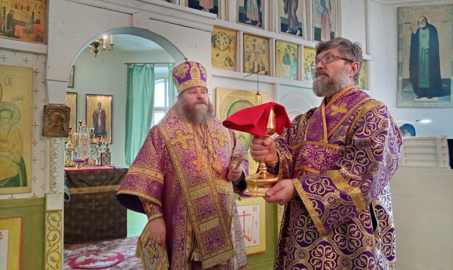 Епископ Петр совершил литургию Преждеосвященных Даров в храме Святого духа п. Зюкайка