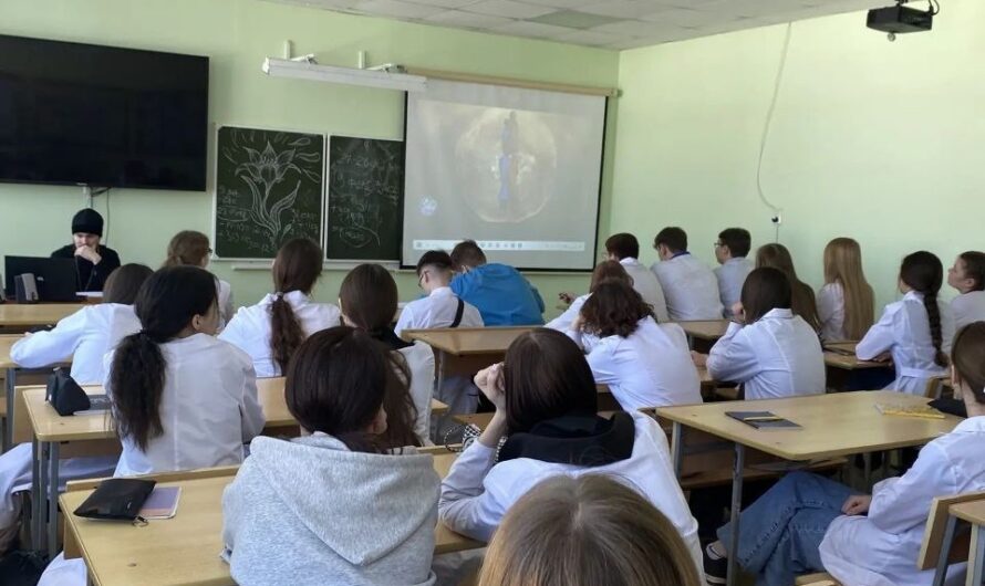 Священник провел встречу со студентами Кудымкарского медицинского училища
