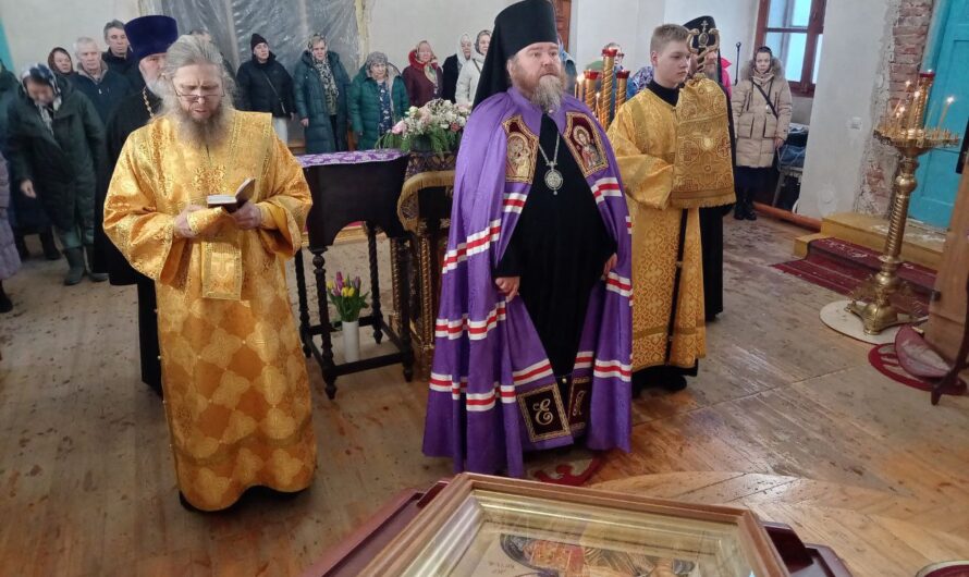 В Неделю Торжества Православия епископ Петр совершил Божественную литургию в Никольском кафедральном соборе Кудымкара