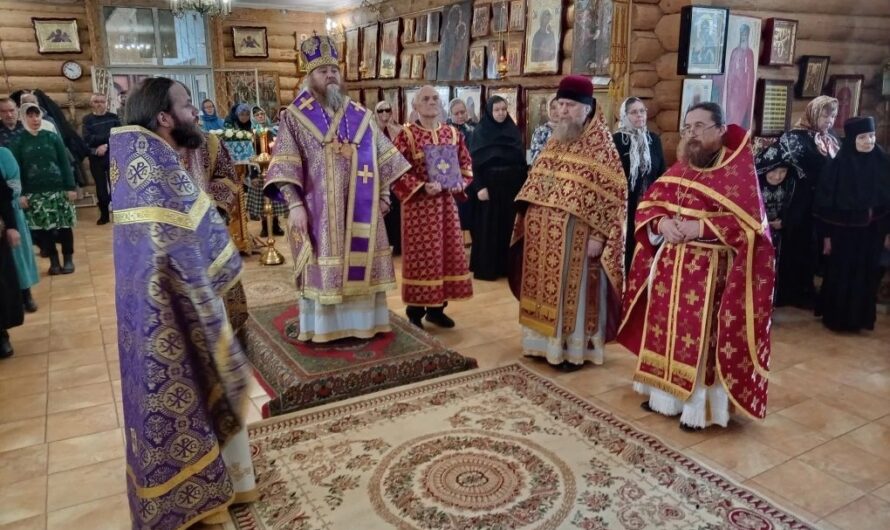 Епископ Петр совершил Литургию в престольный праздник Феодоровской иконы Божией Матери в Верещагино.