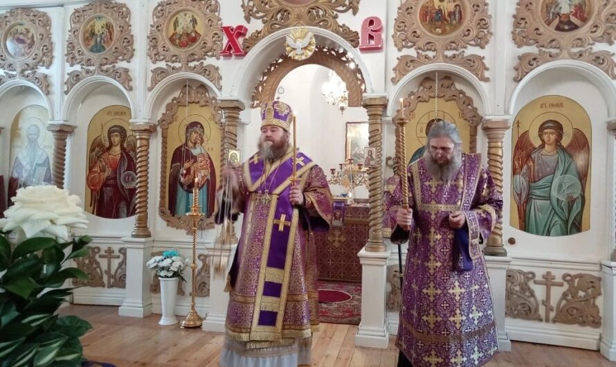 В канун Недели 5-й Великого поста епископ Петр совершил Всенощное бдение в Никольском кафедральном соборе г. Кудымкара