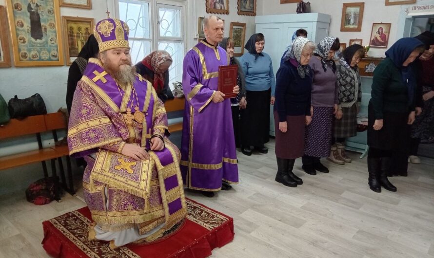 Епископ Петр возглавил литургию Преждеосвященных Даров в Покровском храме села Юсьва