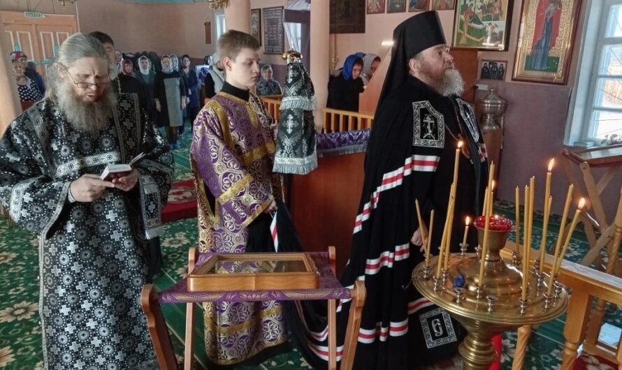Епископ Петр совершил Литургию Преждеосвященных Даров в Богоявленском храме Юрлы