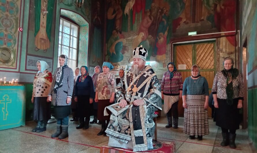В Великий Понедельник епископ  Петр совершил  Литургию Преждеосвященных Даров