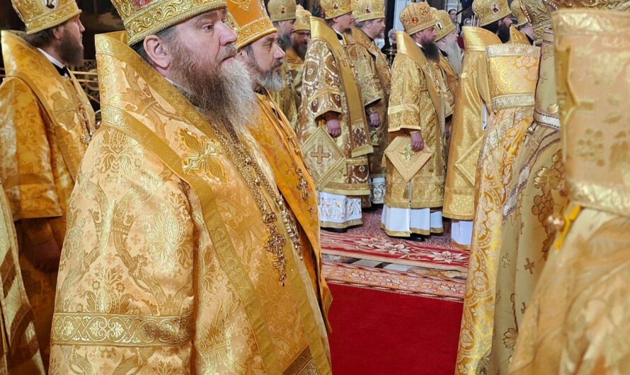 Епископ Петр сослужил Святейшему Патриарху Кириллу за Литургией в Храме Христа Спасителя