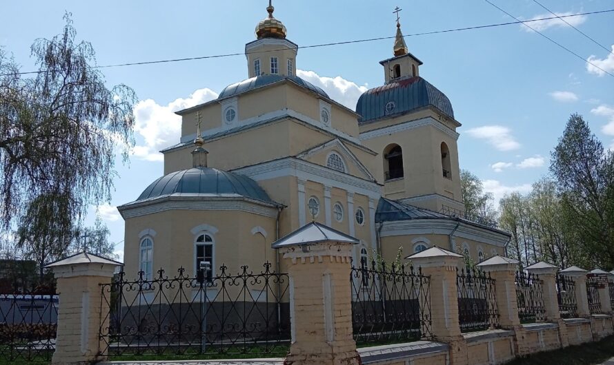 В Неделю 6-ю по Пасхе, о слепом, епископ Петр совершил Божественную литургию в храме во имя святителя Николая чудотворца с. Коса