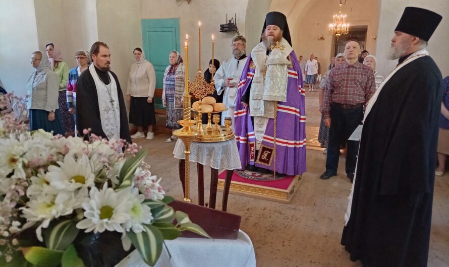 Накануне праздника Вознесения Господня, епископ  Петр совершил всенощное бдение в Никольском кафедральном соборе Кудымкара.