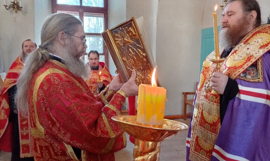 Молебное пение с акафистом Пресвятой Богородице
