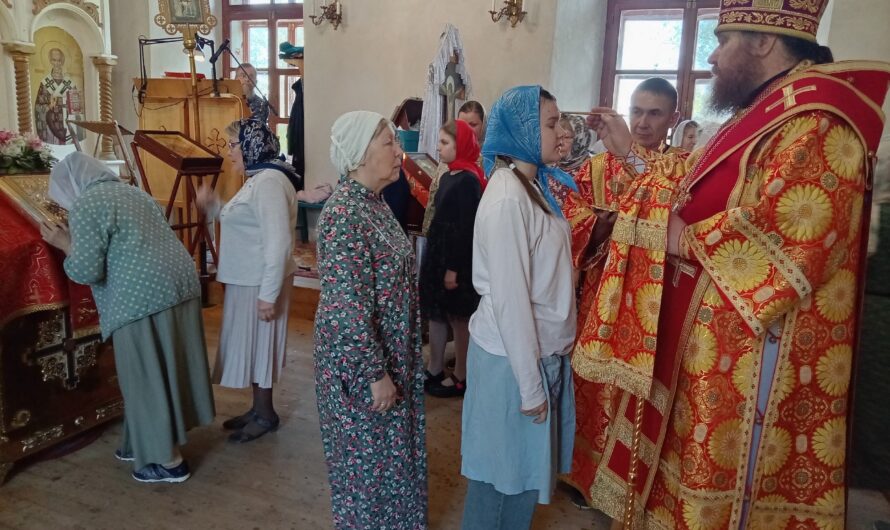 В канун Недели 6-й по Пасхе, о слепом, епископ Петр совершил Всенощное бдение в Никольском кафедральном соборе г. Кудымкара