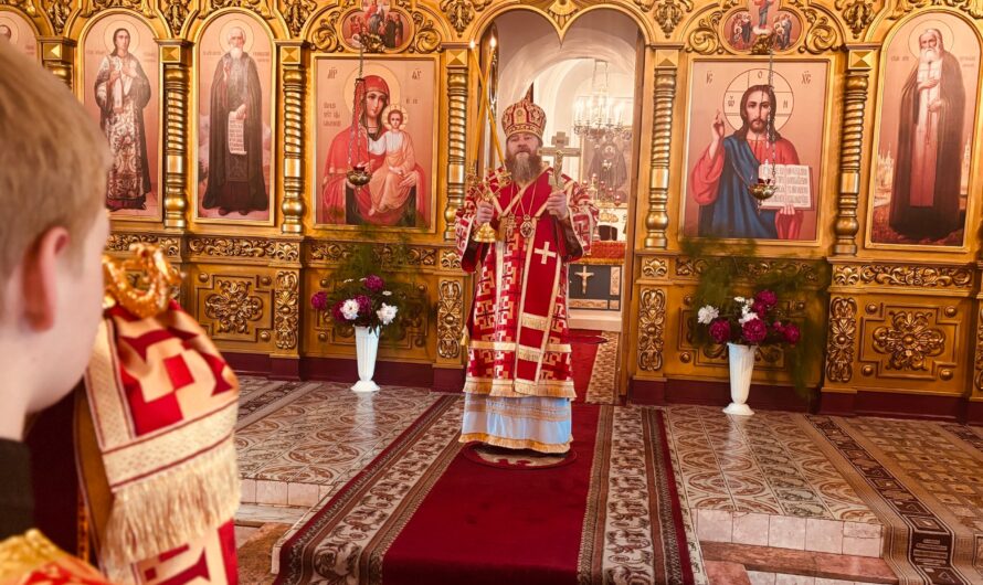 В день памяти священномученика Андроника, архиепископа Пермского, епископ Петр совершил Божественную литургию в храме Смоленской иконы Божией Матери с. Шерья