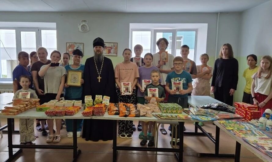 В День защиты детей священник посетил юных пациентов больницы г.Кудымкара