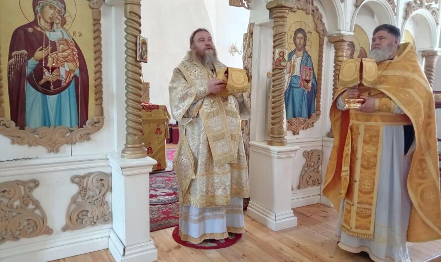 В день памяти святителя Ионы, епископа Великопермского, епископ Петр совершил Божественную литургию в Никольском кафедральном соборе Кудымкара