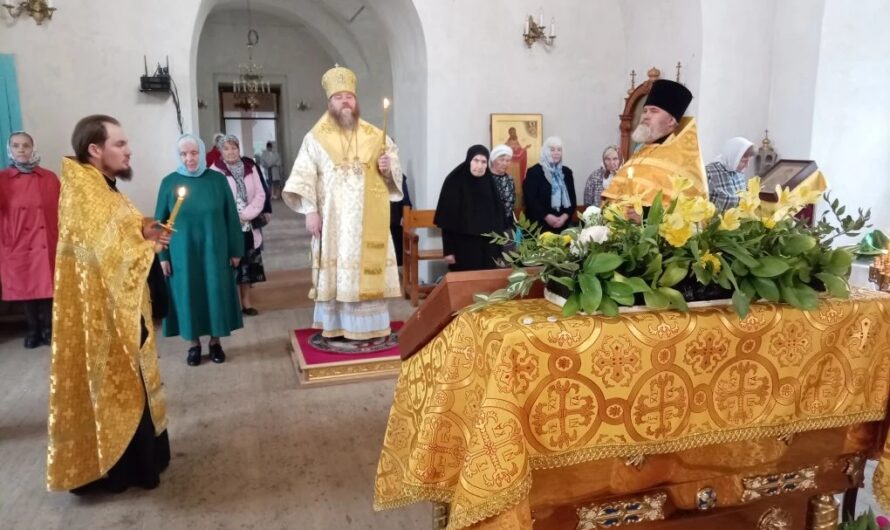 В Неделю Всех святых епископ Петр совершил Всенощное бдение в Никольском кафедральном соборе Кудымкара