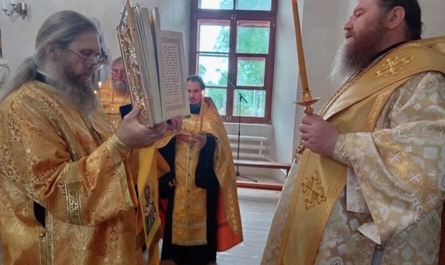 В канун памяти святителя и исповедника Луки, архиепископ Крымского, епископ Петр совершил вечернее богослужение в кафедральном соборе г. Кудымкара
