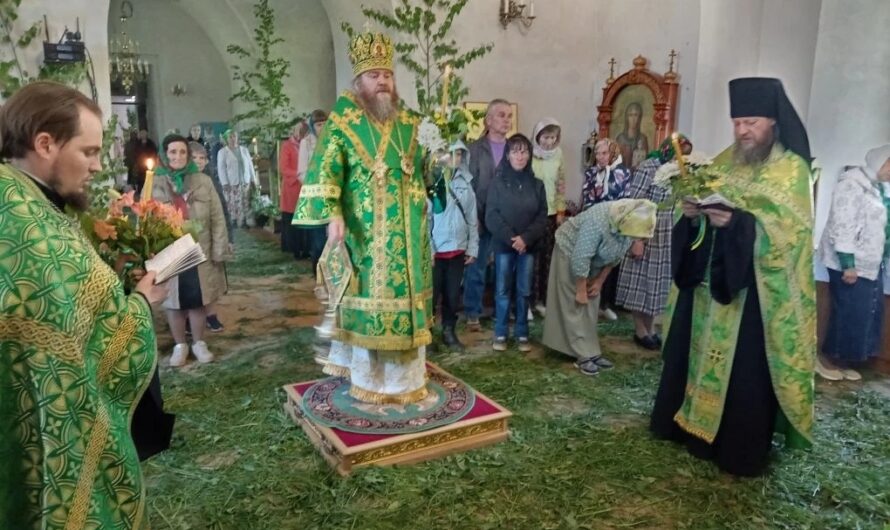 Вечернее богослужение в канун праздника Пятидесятницы