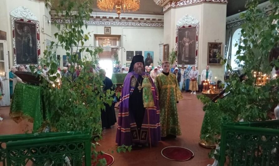 Праздник Святой Троицы в Пожве