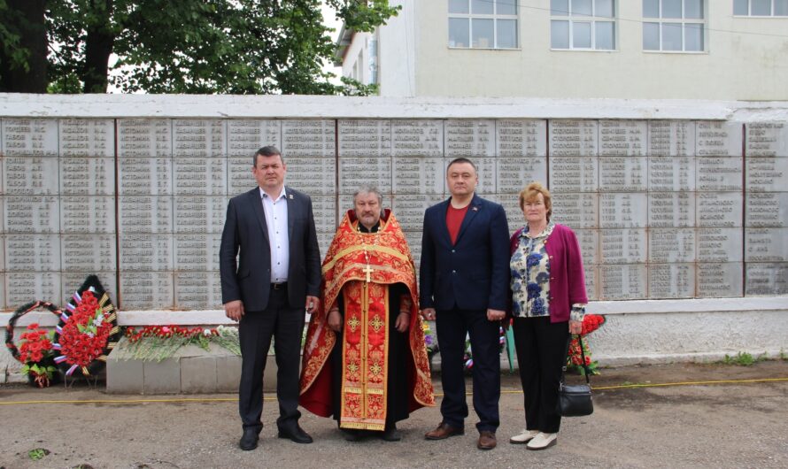 Настоятель храма Покрова Пресвятой Богородицы с. Юсьва иерей Алексий Кашин принял участие в Дне памяти и скорби