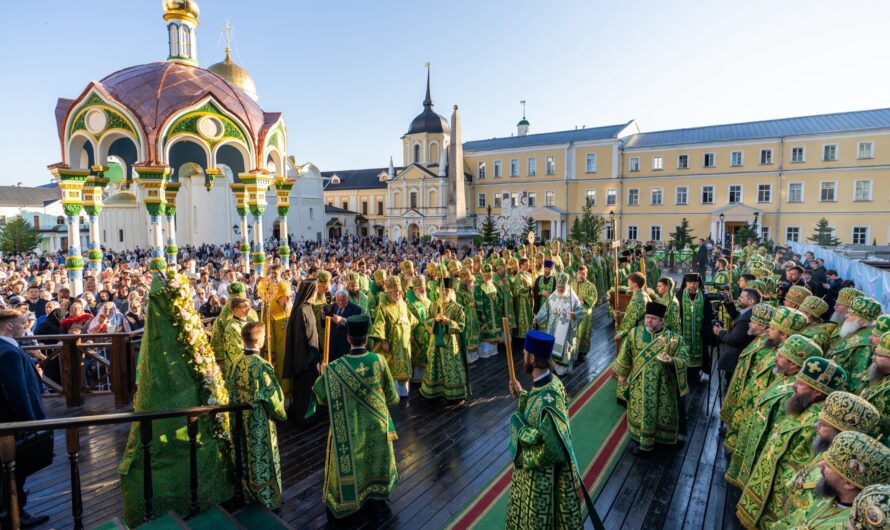 Епископ Петр сослужил Святейшему Патриарху Кириллу в Троице-Сергиевой лавре