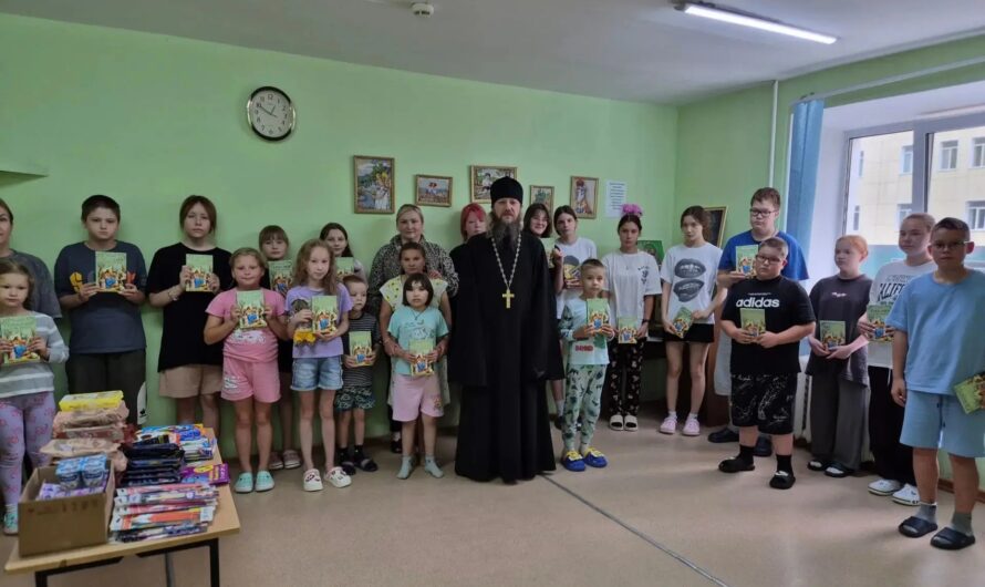 Подарки детям в больницу от Главы Кудымкарской епархии