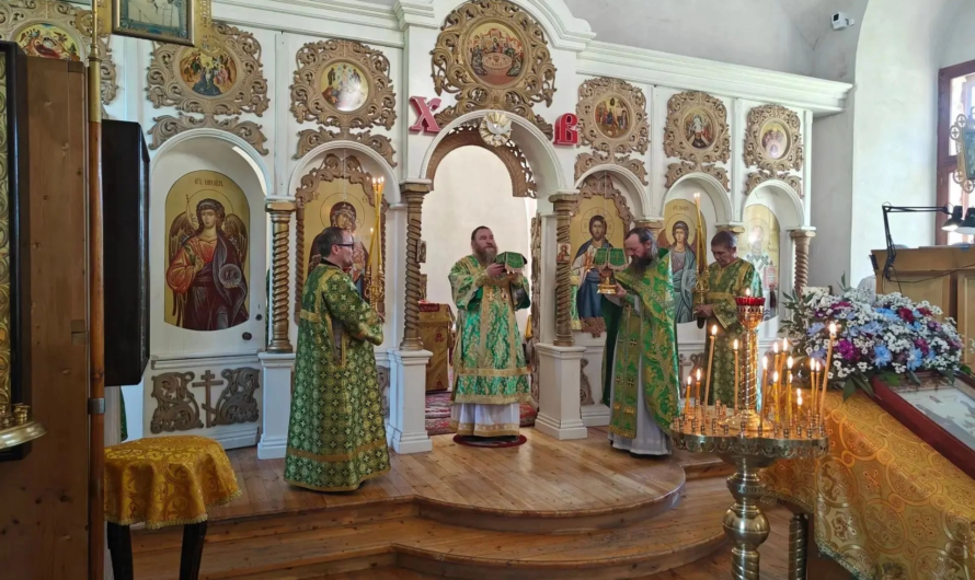 В день памяти святых Петра и Февронии Муромских, епископ Петр совершил Божественную литургию в Никольском кафедральном соборе Кудымкара