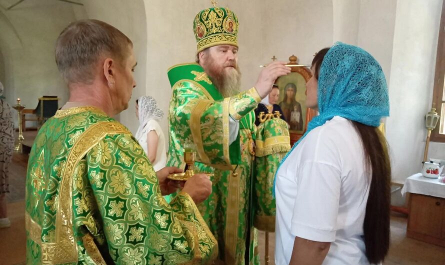 В канун памяти святых Петра и Февронии Муромских, епископ Петр совершил Всенощное бдение в Никольском кафедральном соборе г. Кудымкара
