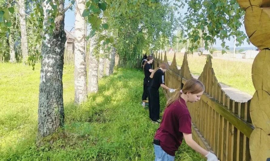 Дети помогают храму своими руками