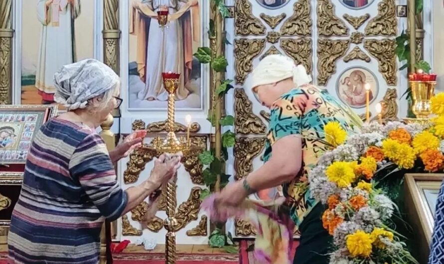 Уборка в храме – одно из самых умиротворяющих и благодатных дел